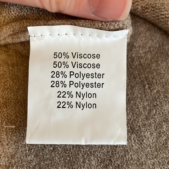 Soft poncho with faux pearls - Picture 3 of 4